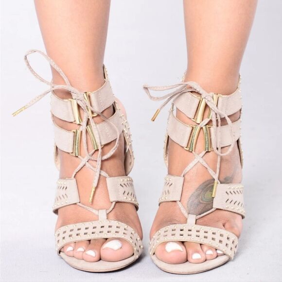 BRAND NEW QUPID POINTED TOE CUTOUT DESIGN GOLD STUDDED EMBELLISHMENTS SANDAL - Picture 5 of 16